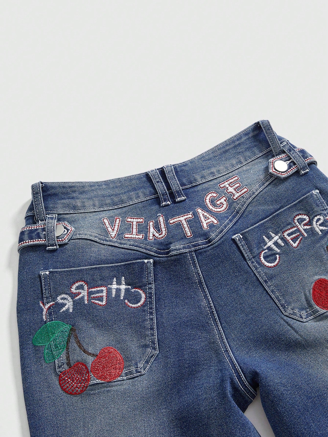ROMWE Kawaii Pantalones vaqueros acampanados con bordado retro de cerezas americanas para mujer estilo Kawaii