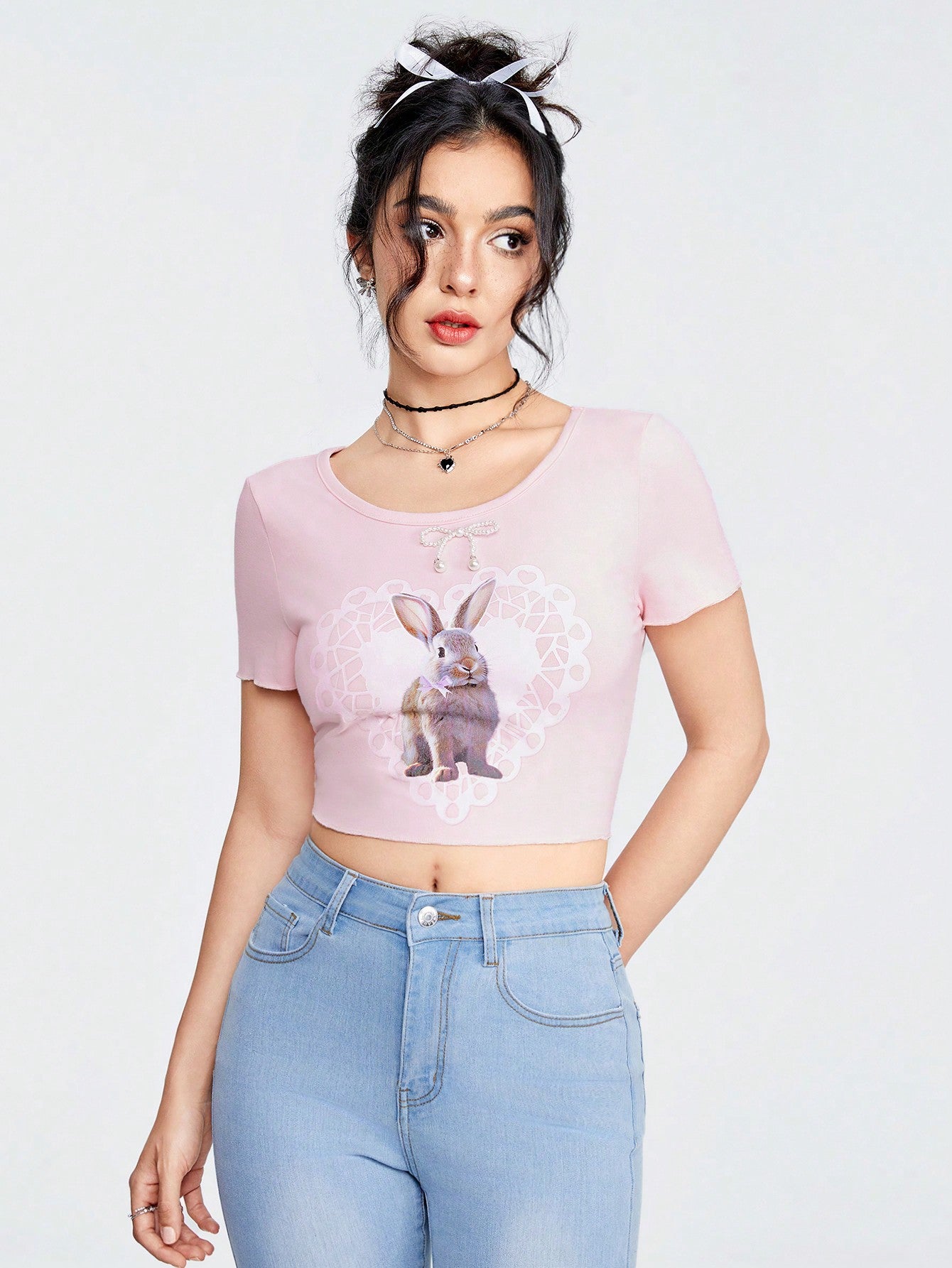 ROMWE Kawaii Playera corta ceñida de mujer con estampado de conejo y decoración de lazo de perlas falsas