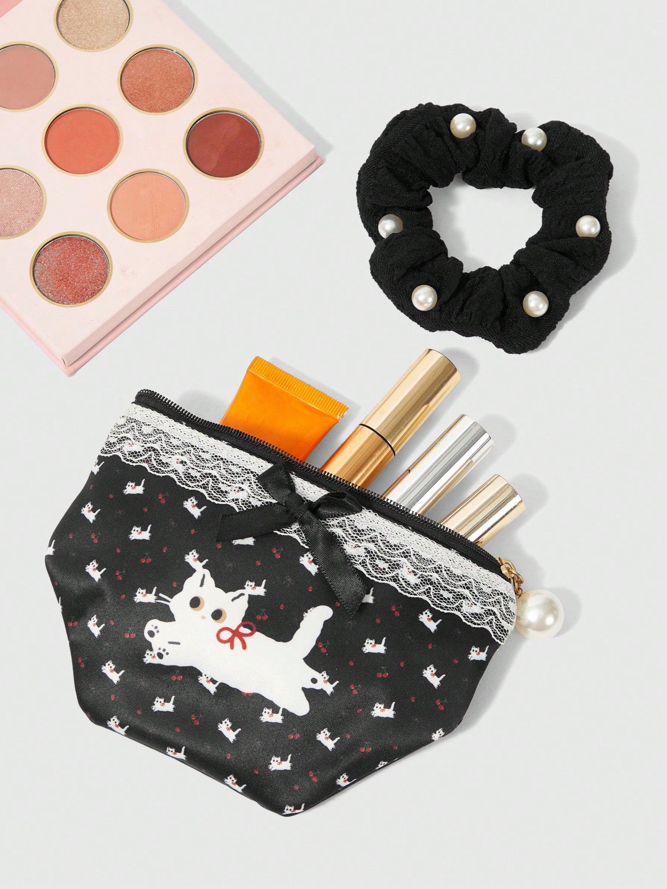 ROMWE Kawaii Set de 2 monederos compactos con diseño de gato y lazo con encaje, bolsa de maquillaje con coletero de perlas