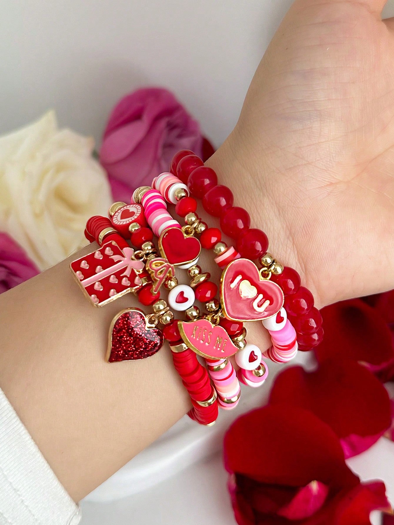 ROMWE Kawaii Set de 5 piezas de pulseras con colgante de corazón lindo en estilo Y2K de arcilla polimérica, regalo para familia y amigos en el Día de San Valentín, mamá, madre, Día de la Madre