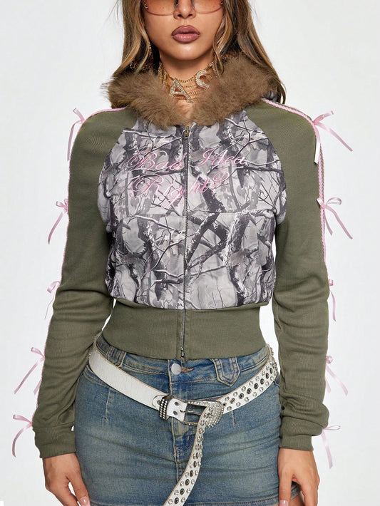 ROMWE Kawaii Sudadera con capucha de manga raglán con bordado en inglés y ribete de encaje, estilo deportivo vintage de camuflaje para mujer, estilo Y2K