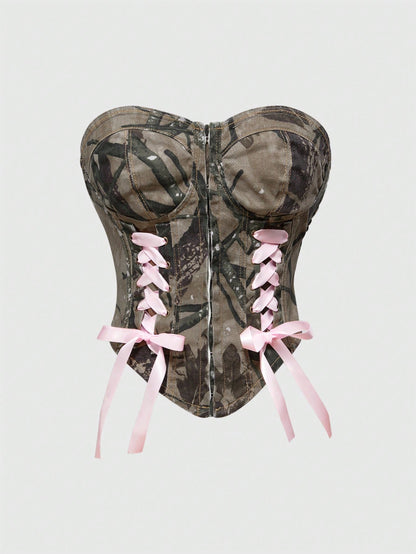 ROMWE Kawaii Top de tirantes acortado de mezclilla desgastada con estampado de camuflaje sexy para mujer, estilo streetwear Y2K