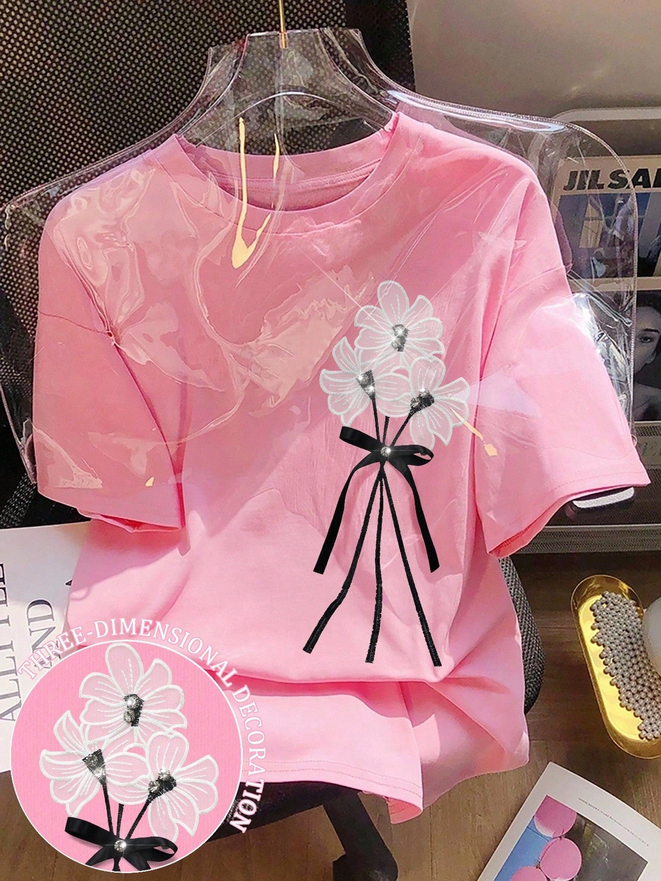 SHEIN 1 pieza Camiseta casual de mujer con cuello redondo y manga corta con decoración de flores 3D y lazo, un regalo para amigos