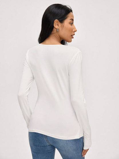 SHEIN BASICS Blusa ajustada de manga larga con escote de ojo de cerradura de unicolor de punto para mujeres
