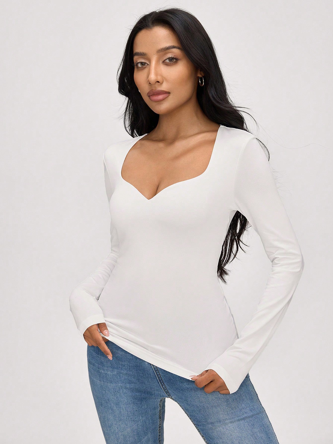 SHEIN BASICS Blusa ajustada de manga larga con escote de ojo de cerradura de unicolor de punto para mujeres