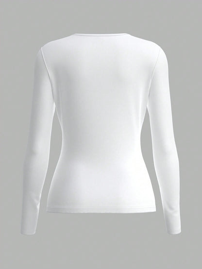 SHEIN BASICS Blusa ajustada de manga larga con escote de ojo de cerradura de unicolor de punto para mujeres