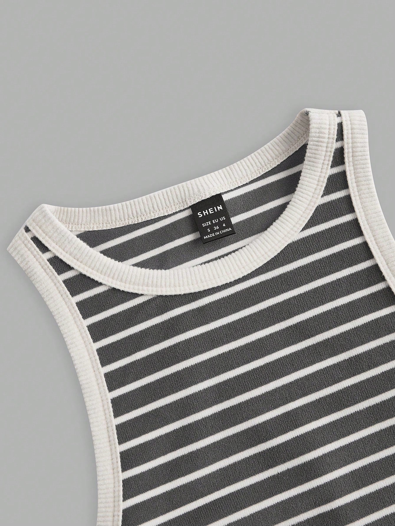 SHEIN BASICS Top De Tanque Corto A Rayas Para Mujer