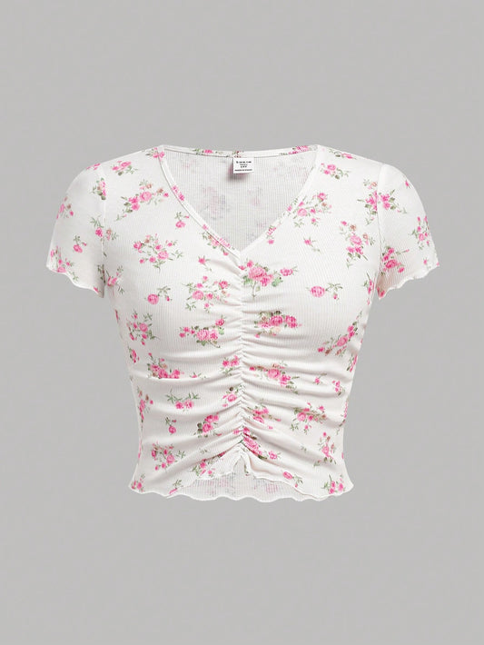 SHEIN Camiseta ajustada de manga corta con escote en V, fruncido delantero, de punto acanalado blanco con estampado floral diminuto para adolescente