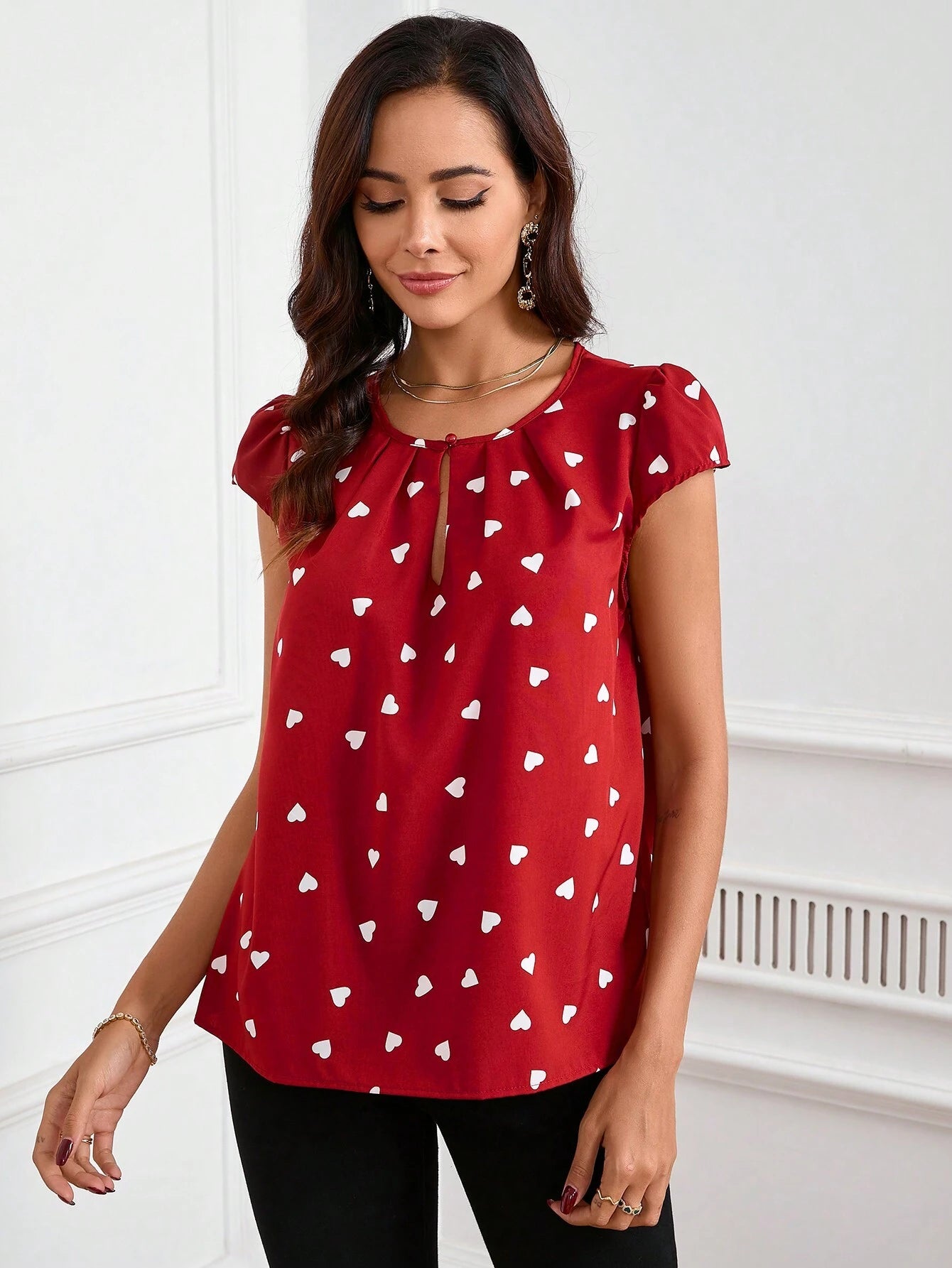 SHEIN Clasi Camisa de diseño plegable para mujer con decoración de impresión de corazones simples