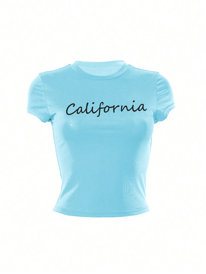 SHEIN EZwear Camiseta casual de mujer de verano con mangas cortas, corte deshilachado y estampado de letras con cuello redondo