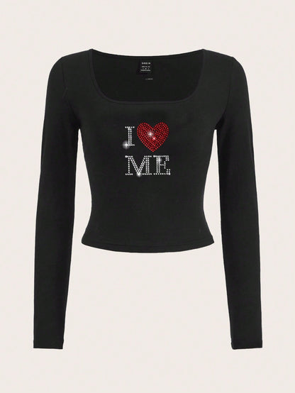 SHEIN EZwear Camiseta crop con diamante de imitación con slogan & con patrón de corazón
