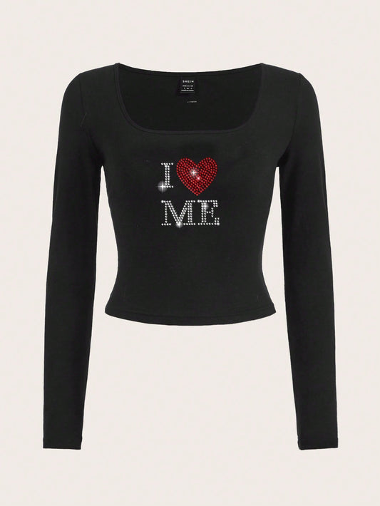 SHEIN EZwear Camiseta crop con diamante de imitación con slogan & con patrón de corazón