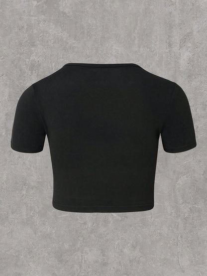 SHEIN EZwear Camiseta crop con estampado de letra y esqueleto