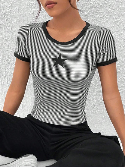 SHEIN EZwear Camiseta crop con estampado de rayas y estrella unido en contraste
