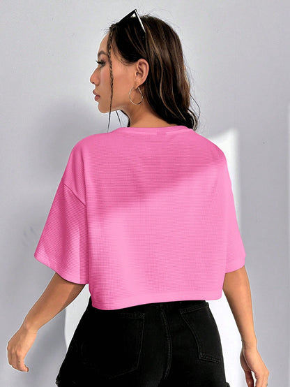 SHEIN EZwear Camiseta de hombros caídos con parche de letra