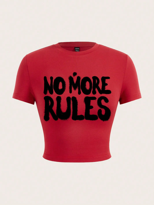 SHEIN EZwear Camiseta de mujer de corte ceñido de manga corta, cuello redondo, con patrón de letras "No More Rules", adecuada para el verano