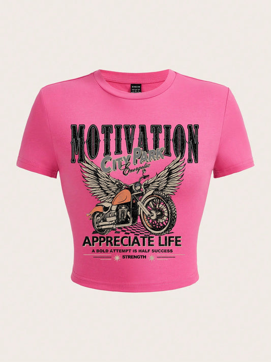 SHEIN EZwear Camiseta entallada de cuello redondo de manga corta y corta con eslogan de motociclista y estampado de alas de motocicleta para mujeres, verano