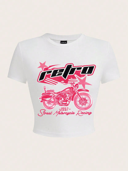 SHEIN EZwear Camiseta para mujer con patrón de impresión de estilo motocicleta casual, ajuste delgado, cuello redondo y manga corta, retro -1997- Carreras de motocicletas en la calle
