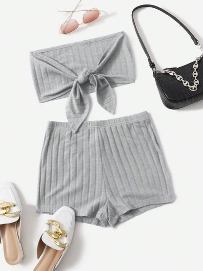 SHEIN EZwear Conjunto De Color Liso De Top Bandeau De Punto Con Lazo Frontal Y Pantalones Cortos Para Mujer