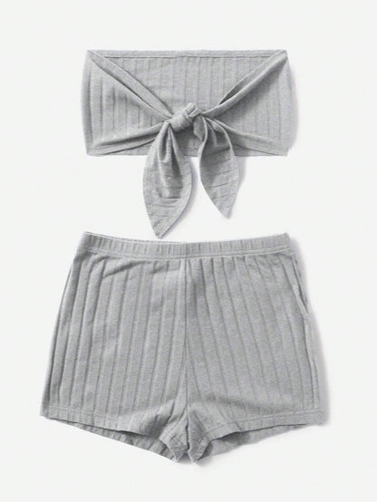 SHEIN EZwear Conjunto De Color Liso De Top Bandeau De Punto Con Lazo Frontal Y Pantalones Cortos Para Mujer