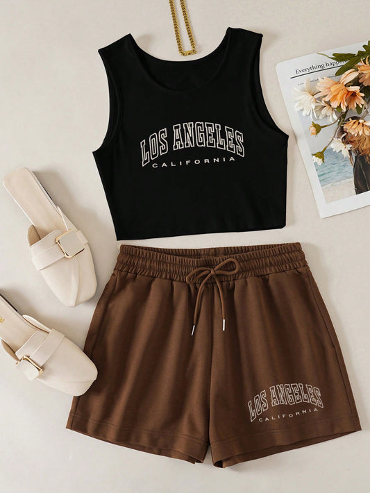 SHEIN EZwear Conjunto de 2 piezas de top tipo tanque con letras impresas y shorts informales con cintura elástica y cordón para vacaciones