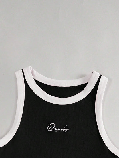 SHEIN EZwear Conjunto de chaleco tejido con ribete de contraste bordado con letras y mini falda plisada para mujeres