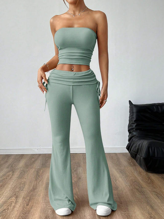 SHEIN EZwear Conjunto de top sencillo sin tirantes para mujer y pantalones largos ajustados plisados con cordón lateral