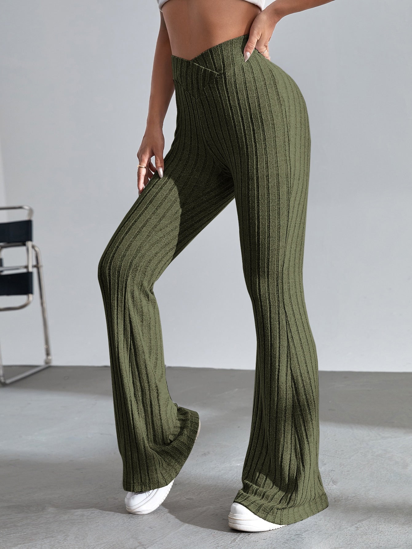 SHEIN EZwear Pantalones acampanados unicolor tejido de canalé
