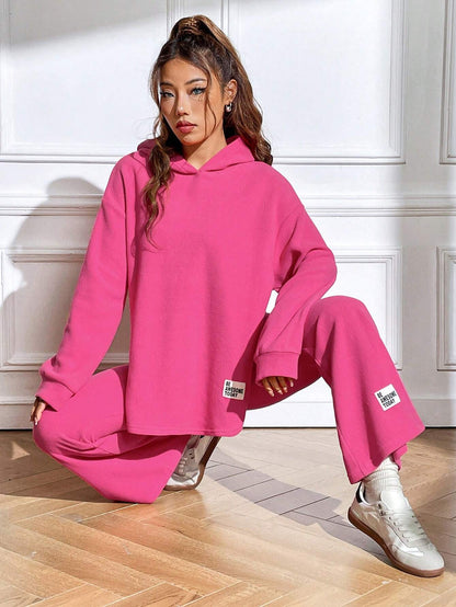 SHEIN EZwear Sudadera con capucha de hombros caídos con parche de letra y pantalones de campana