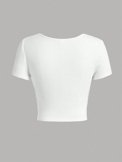 SHEIN El Color Sólido Hecho Punto De Las Muchachas Adolescentes Ahueca Hacia Fuera La Camiseta Rayada Con El Cuello Del Amor, Estilo Casual