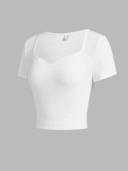 SHEIN El Color Sólido Hecho Punto De Las Muchachas Adolescentes Ahueca Hacia Fuera La Camiseta Rayada Con El Cuello Del Amor, Estilo Casual