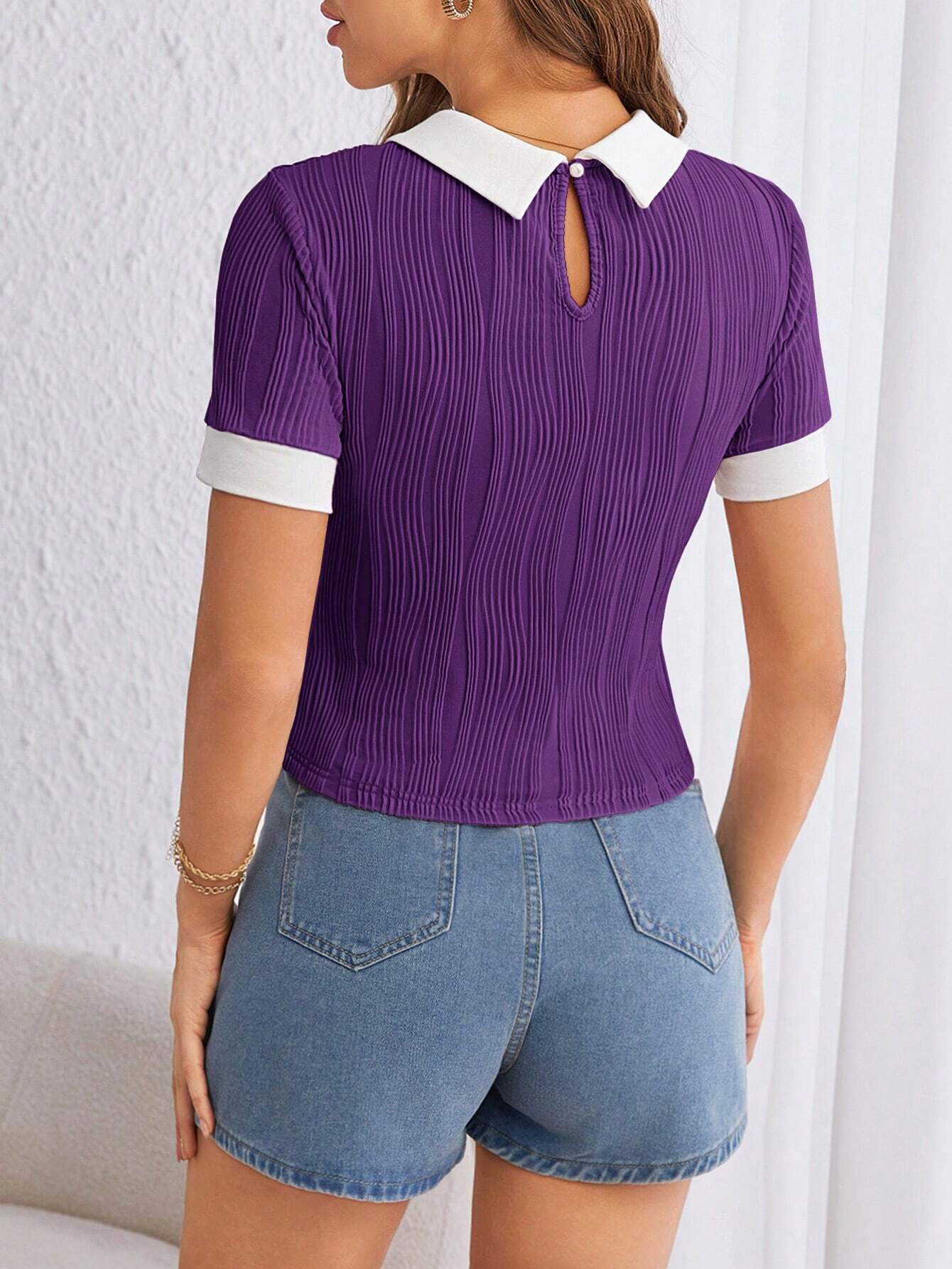 SHEIN Essnce Camiseta de mujer con mangas cortas y cuello de bloque de color contrastante