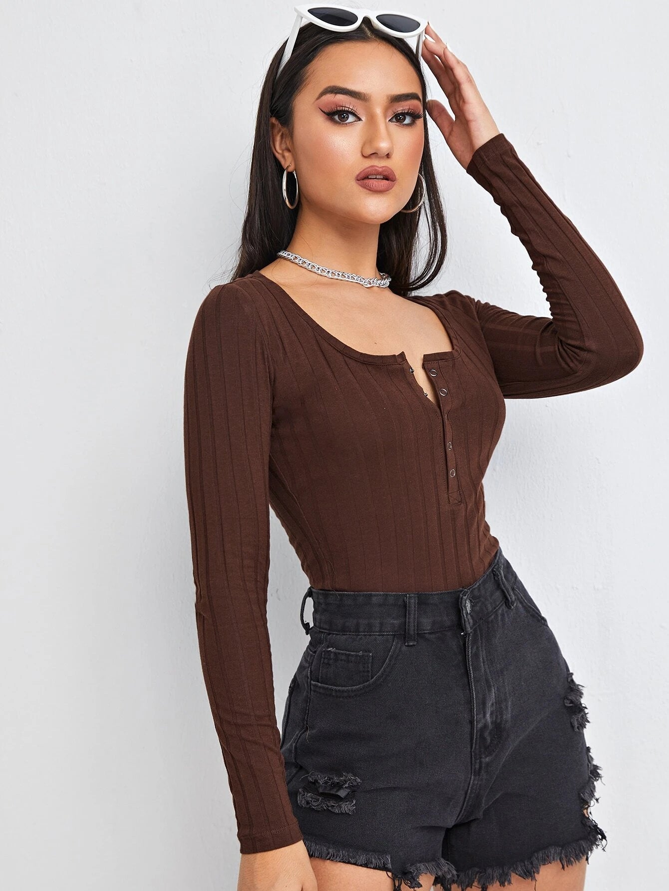 SHEIN Essnce Camiseta tejida de canalé con botón