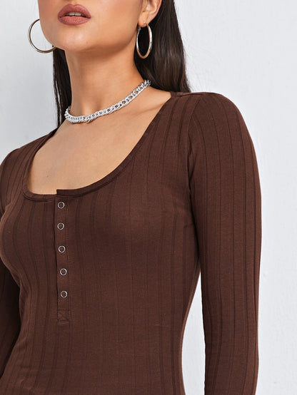 SHEIN Essnce Camiseta tejida de canalé con botón