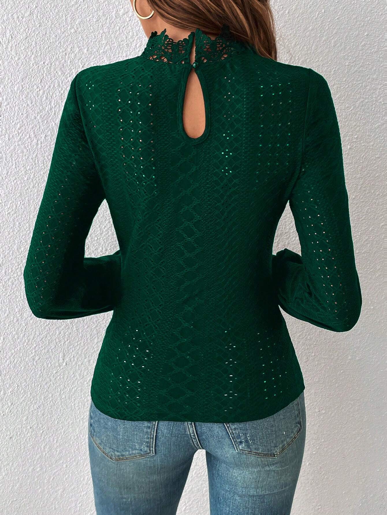 SHEIN Frenchy Camiseta con encaje de cuello alto