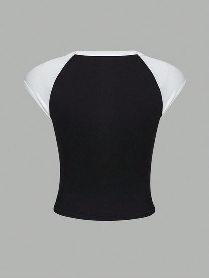 SHEIN ICON Camiseta con estampado de letra de color combinado de manga raglán