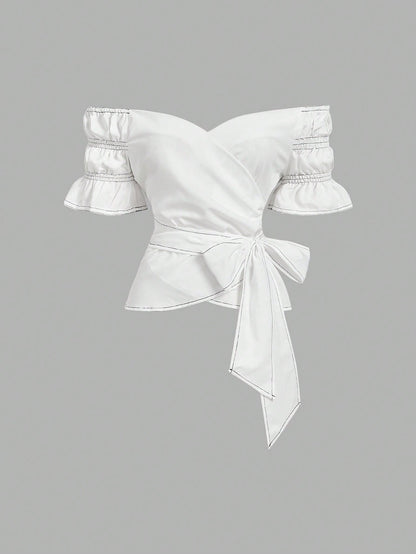 SHEIN MOD Camisa blanca de un hombro con lazo al frente, camisa sexy, ropa de vacaciones, camisa de verano, ropa para el Día de San Valentín, ropa de campo, ropa de playa