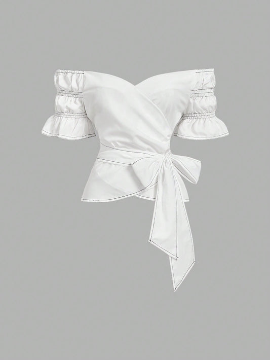 SHEIN MOD Camisa blanca de un hombro con lazo al frente, camisa sexy, ropa de vacaciones, camisa de verano, ropa para el Día de San Valentín, ropa de campo, ropa de playa
