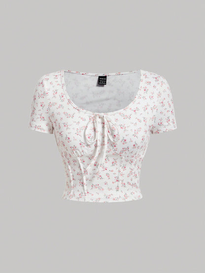 SHEIN MOD Camiseta De Manga Corta Para Mujer Con Nudo Frontal Y Cuello Redondo Con Estampado Floral Para El Verano