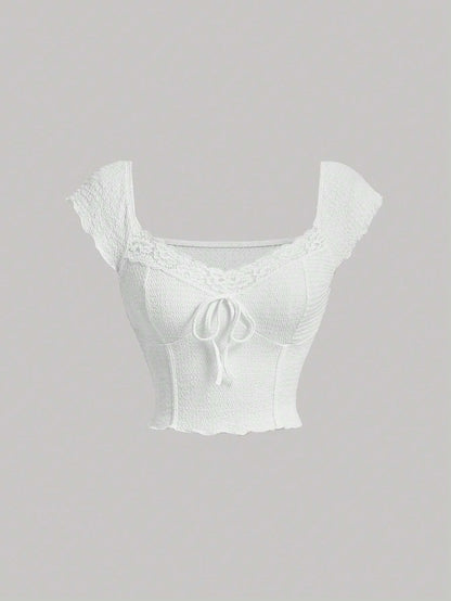 SHEIN MOD Camiseta De Mujer Con Cordón Frontal Y Detalles De Encaje
