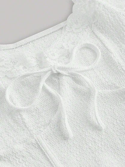 SHEIN MOD Camiseta De Mujer Con Cordón Frontal Y Detalles De Encaje
