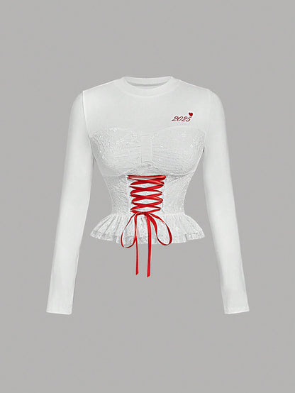 SHEIN MOD Camiseta blanca con letras delanteras decoradas con puntada de encaje hueco, con cordones en la parte delantera, camiseta de Año Nuevo, camiseta de San Valentín, camiseta linda, camiseta de primavera