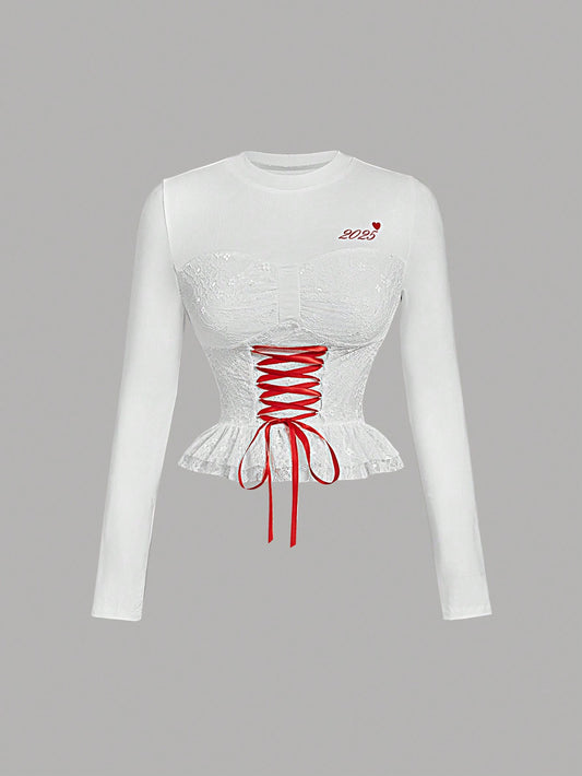 SHEIN MOD Camiseta blanca con letras delanteras decoradas con puntada de encaje hueco, con cordones en la parte delantera, camiseta de Año Nuevo, camiseta de San Valentín, camiseta linda, camiseta de primavera