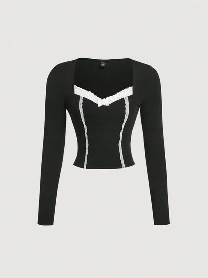 SHEIN MOD Camiseta casual de manga larga para mujer con cuello cuadrado, recortes, volantes y bloques de color negro y blanco, ideal para el Día de San Valentín
