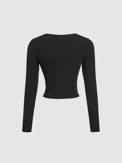 SHEIN MOD Camiseta casual de manga larga para mujer con cuello cuadrado, recortes, volantes y bloques de color negro y blanco, ideal para el Día de San Valentín