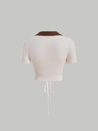 SHEIN MOD Camiseta crop con estampado de letra de cuello en contraste con cordón delantero