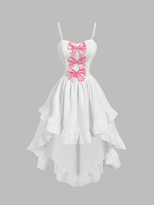 SHEIN MOD Vestido cami asimétrico vintage blanco con escote en forma de corazón, tirantes cruzados, ribete de volantes, adorno de moño rosa para mujer