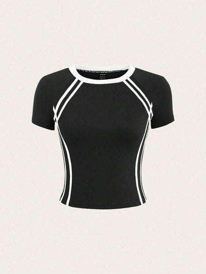 SHEIN EZwear Camiseta de ajuste ceñido de manga corta y cuello redondo con contraste de colores para mujer