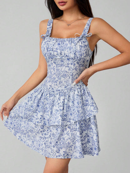 SHEIN PETITE Vestido romántico con cintura oblicua estampado en porcelana azul y blanca con fondo blanco