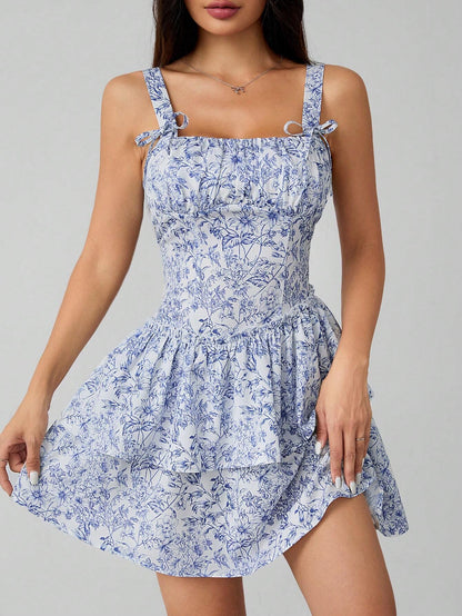 SHEIN PETITE Vestido romántico con cintura oblicua estampado en porcelana azul y blanca con fondo blanco